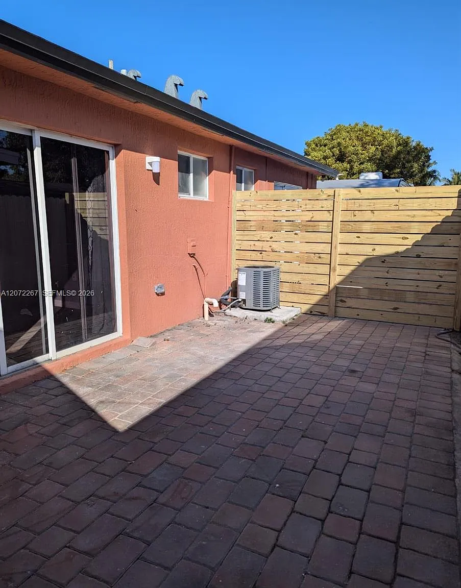 2 bed, 1.0 bath, 1547 sqft, $2,000 — Photo 2