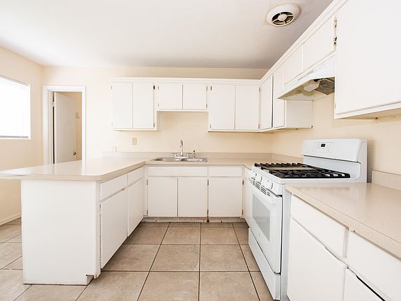 4th image of 1651 S Crowder Ave