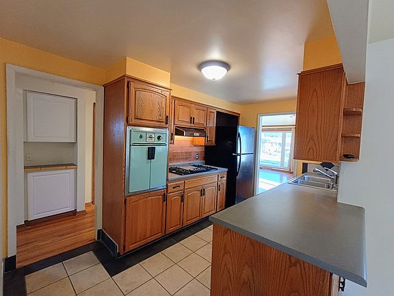 5th image of 235 Hemlock St