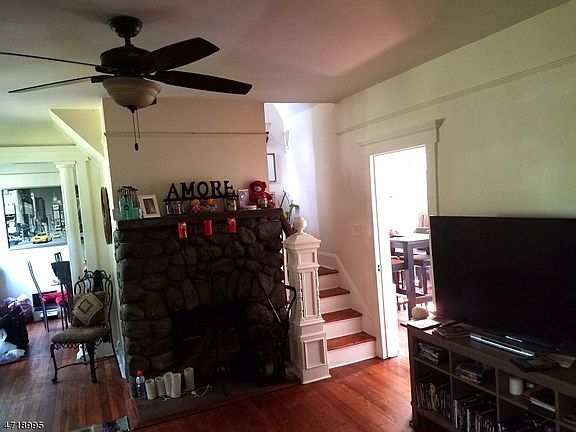 4th image of 471 Island Ave