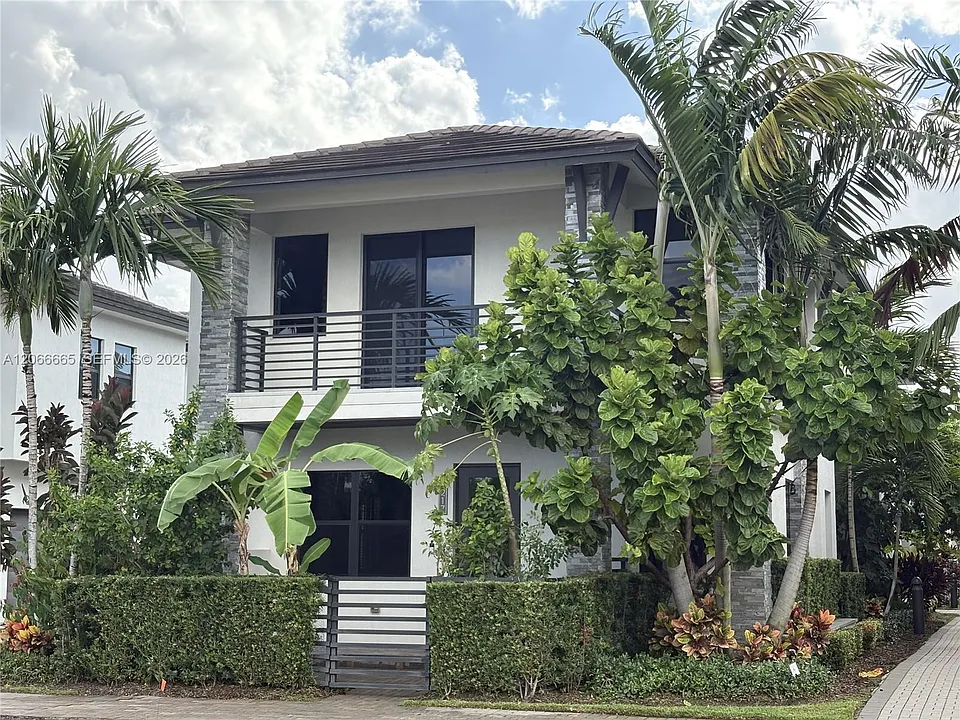 8217 NW 46th St