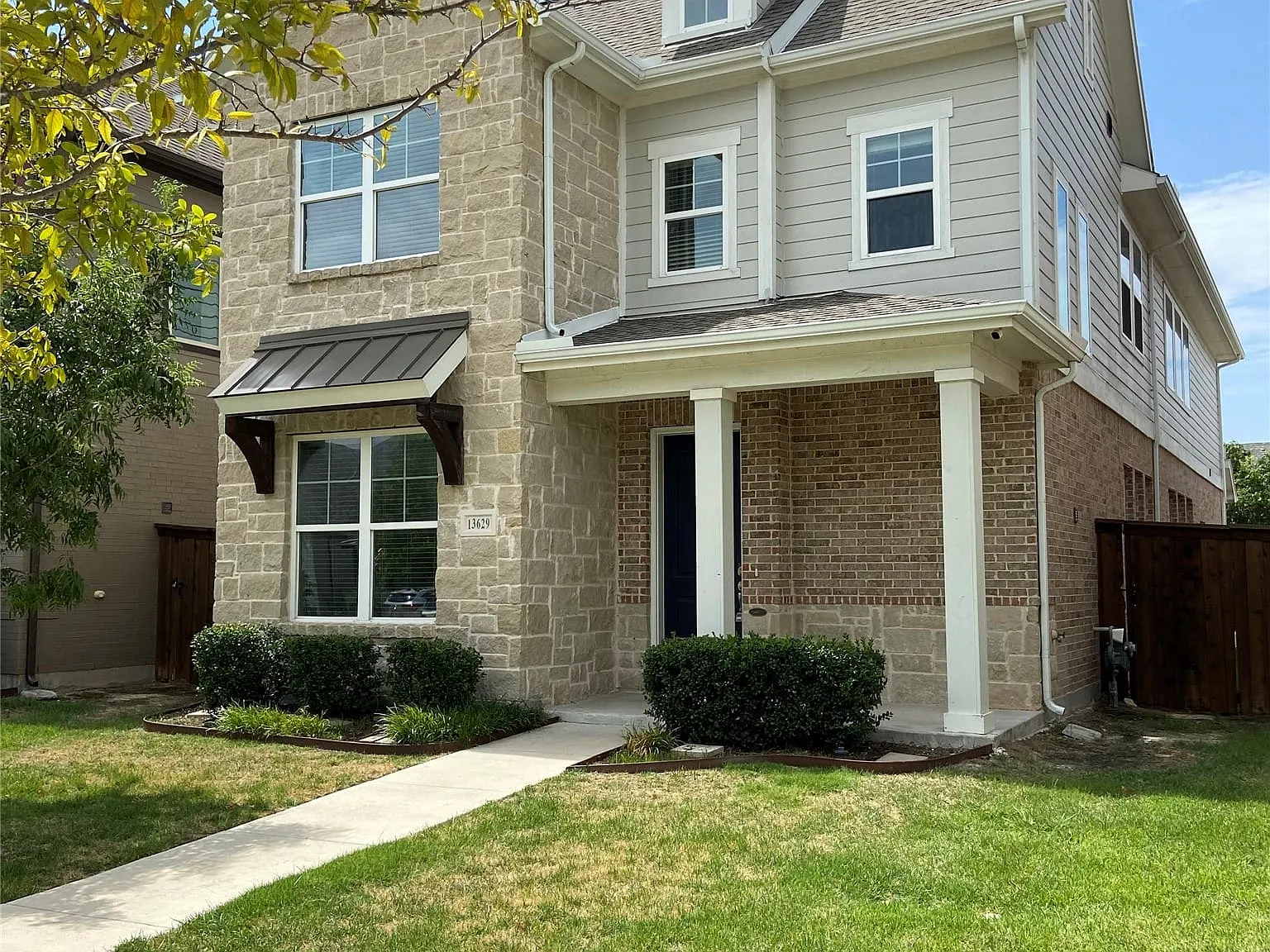 4 bed, 2.5 bath, 2656 sqft, $3,650 — Photo 2