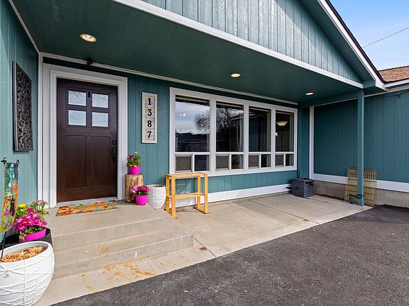 2nd image of 1387 NE Ochoco Ave