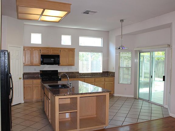 2nd image of 329 Farmington Cir