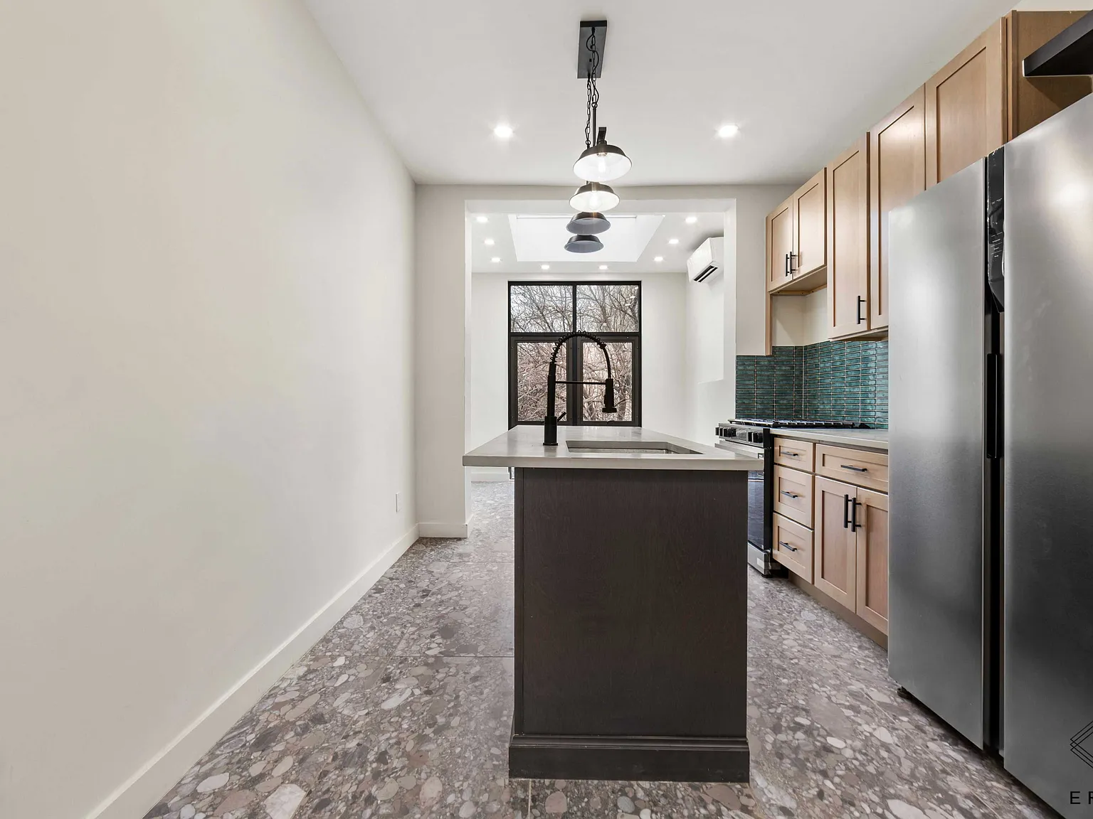 108 Marcy Avenue — Photo 4