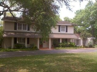 1017 N 4th St, Uvalde, TX 78801