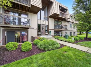 9660 Cove Dr UNIT F20, North Royalton, OH