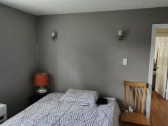 5th image of 168 Hirst Ave