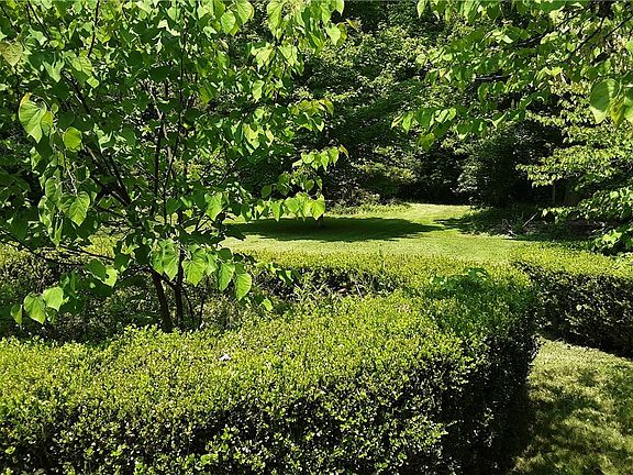 3rd image of 443 Orchard Grove Ave