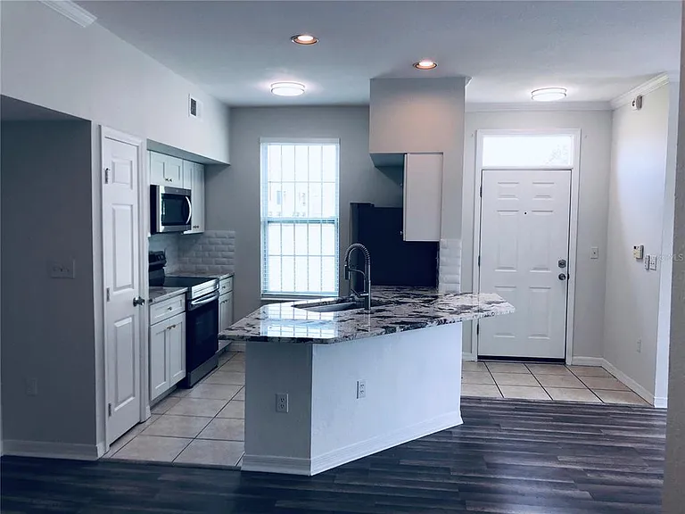 10554 White Lake Ct — Photo 2