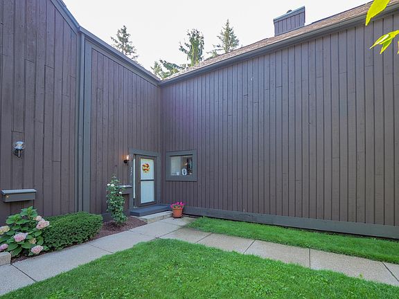 257 Ballantrae Court-102