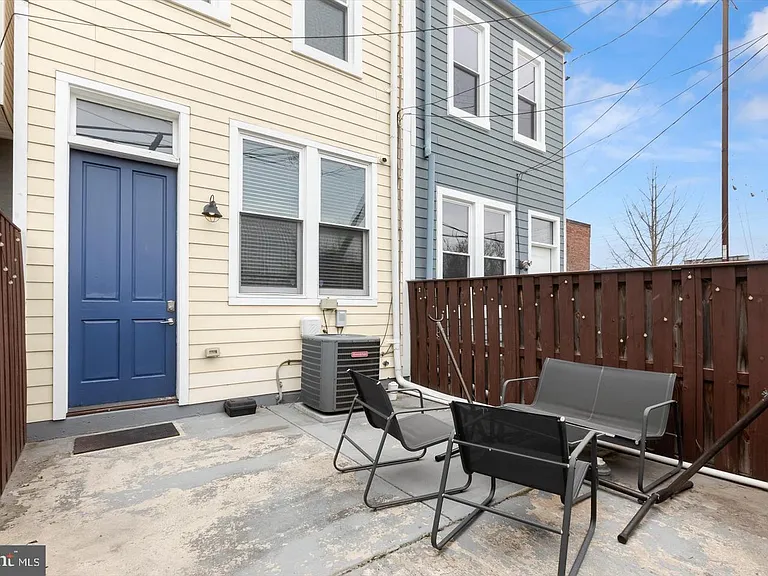 943 N Patterson Park Ave — Photo 23