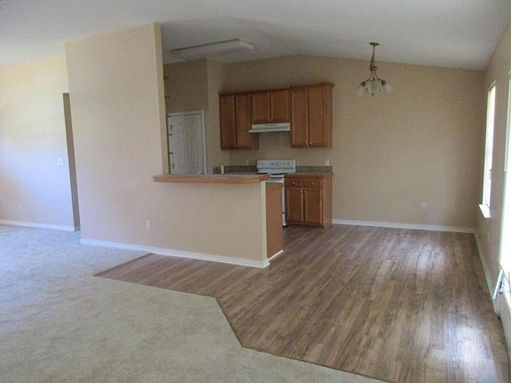 5th image of 2419 Basswood Dr