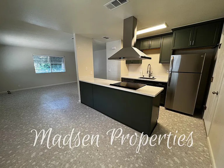 1589 High St — Photo 11