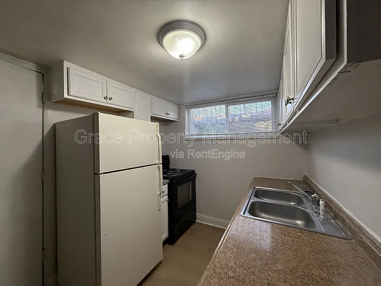 1952 N Oswego St — Photo 4