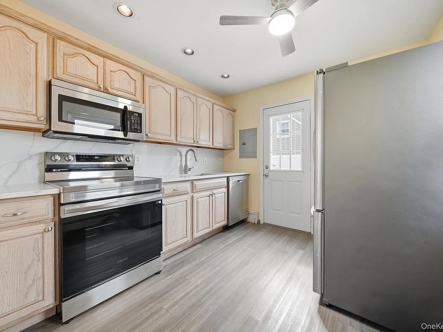 4 bed, 2.0 bath, 1500 sqft, $4,500 — Photo 1
