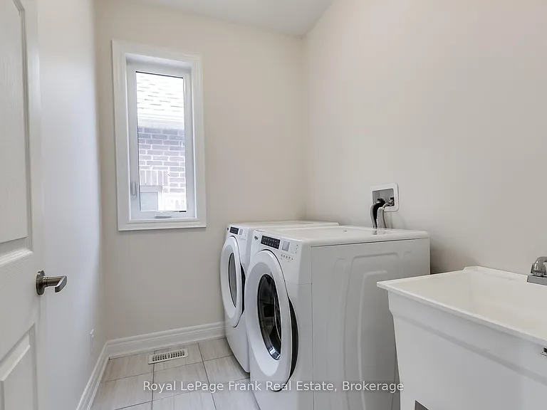 72 Christine Elliott Ave #MAIN — Photo 25