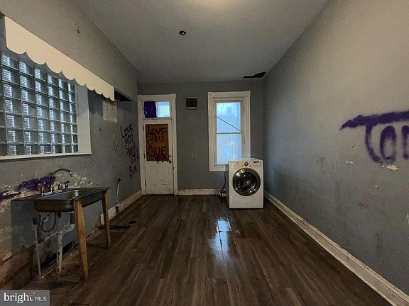 5th image of 2449 Woodbrook Ave