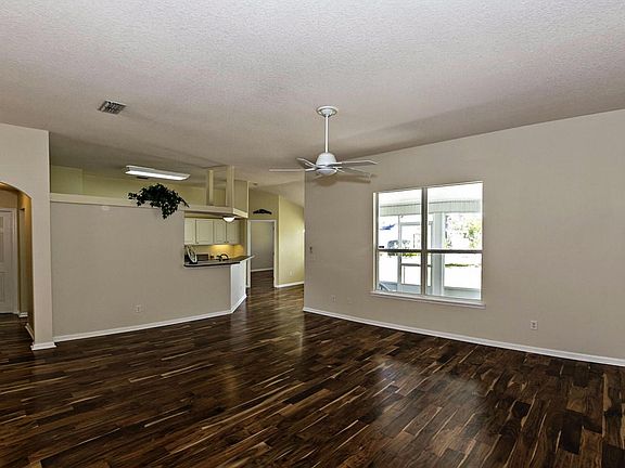 005_Living_Room[1]