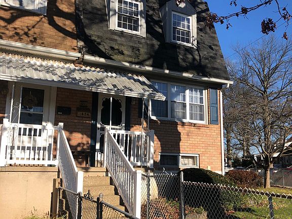 3rd image of 885 Oxford Ave