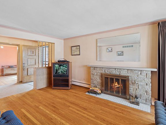 4th image of 10337 Lawler Ave