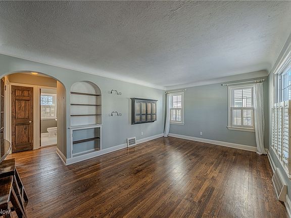 3rd image of 19237 Riverview Ave