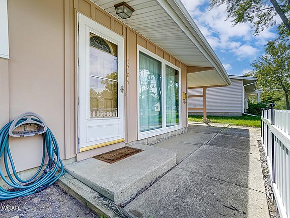 5th image of 1704 Karen Ave