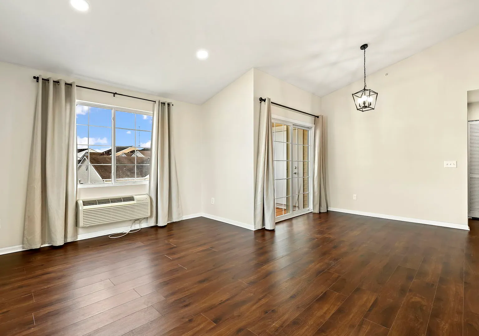 2 bed, 1150 sqft, $2,200 — Photo 4