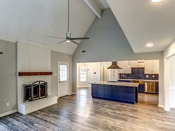 3rd image of 3106 Valley Lake Dr