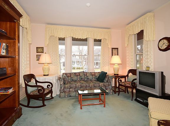3rd image of 204 S Ashland Ave