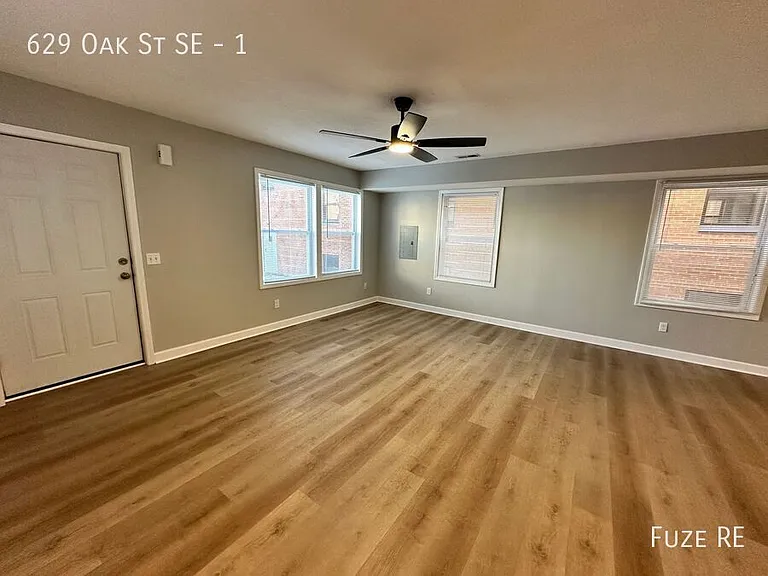 629 Oak St SE #1 — Photo 31