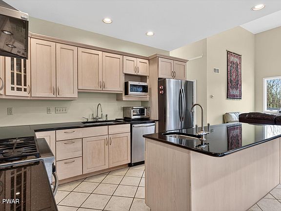 4th image of 117 Stone Ridge Ln