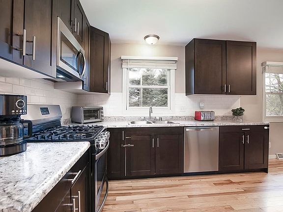 3rd image of 500 Countryaire Ct