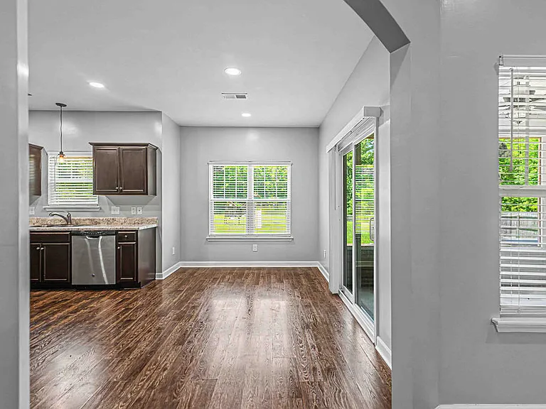 125 Bridgeport Dr — Photo 7