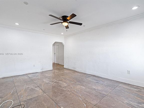 5th image of 2220 SW 16th Ter