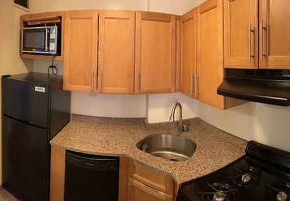 5th image of 430 W 34th St APT 15K