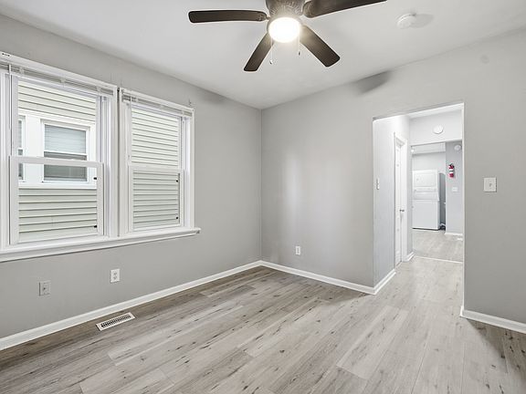 4th image of 243 W 32nd St