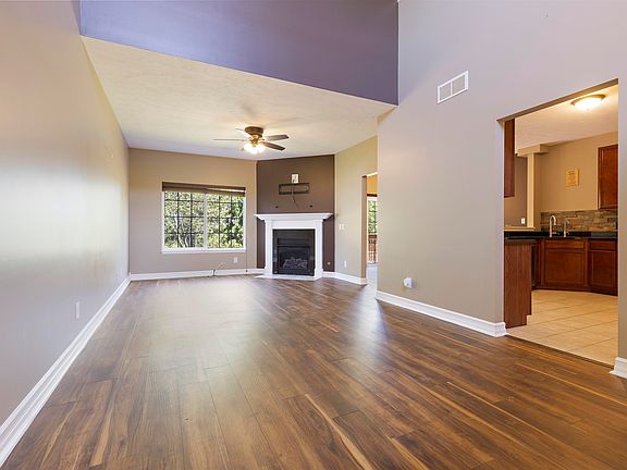 3rd image of 2246 Derby Ln