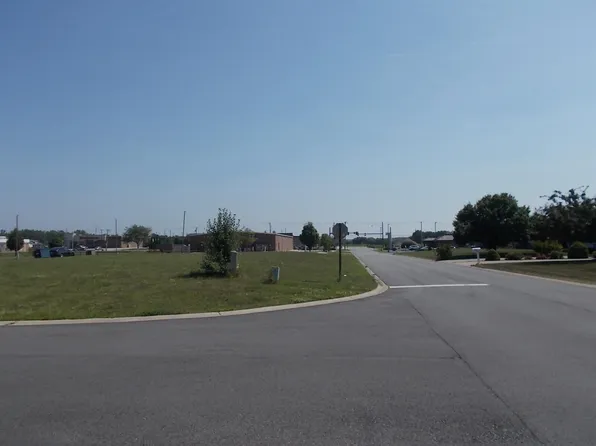 7851 E 108th Ave, Crown Pt, IN 46307