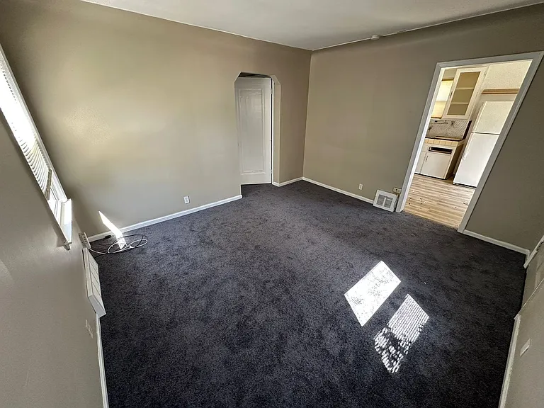 20939 Beechwood Ave — Photo 4