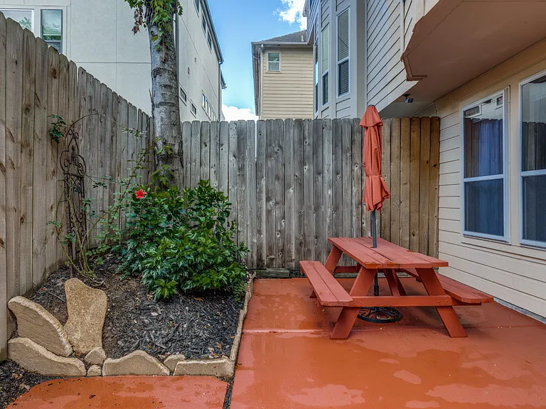4110 Woodhead St — Photo 2