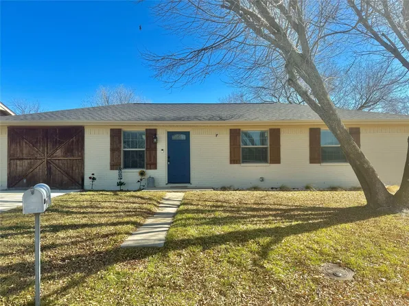 703 9th St, Nocona, TX 76255