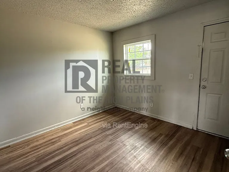 1301 Evergreen St #B — Photo 5
