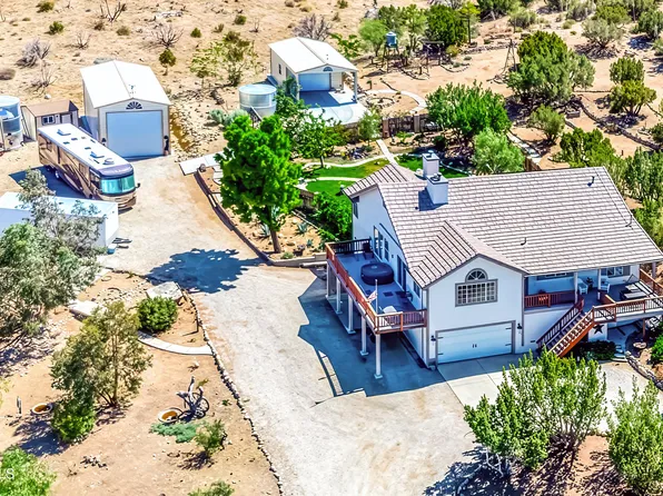 11720 Honeybee Ln, Juniper Hills, CA 93543