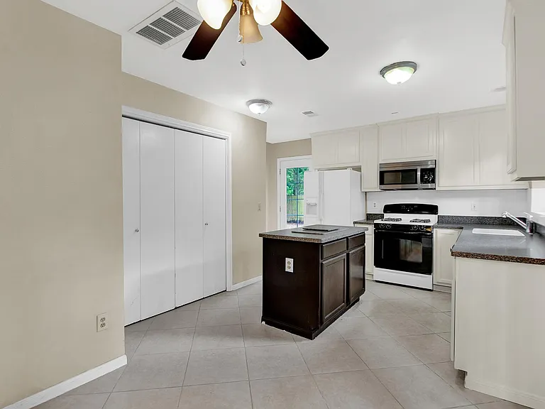 163 Sylvan Forest Dr — Photo 5