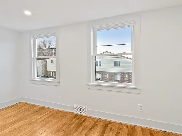 317 James St — Photo 22