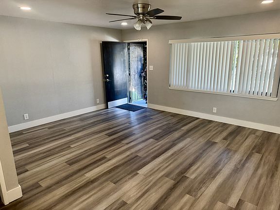 4th image of 1455 Holly Dr Unit B