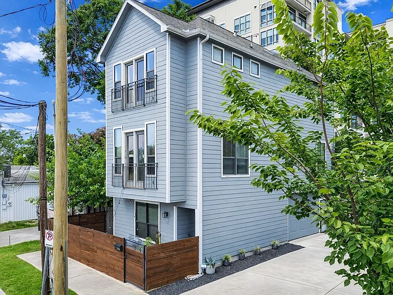 1206 W 14th St — Photo 3