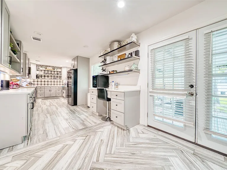 5911 Dawnridge Dr — Photo 17
