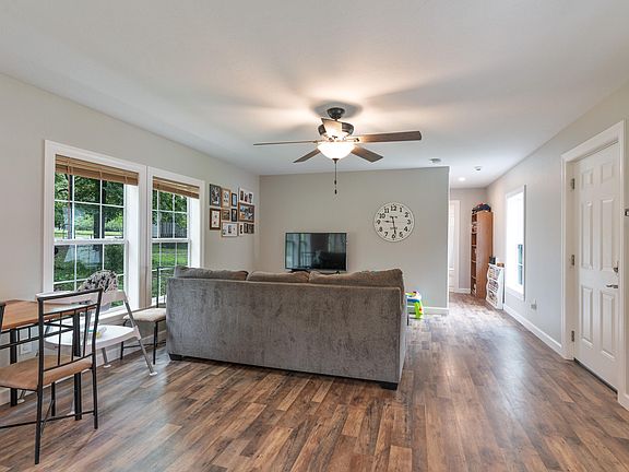 4th image of 6013 Woodland Dr